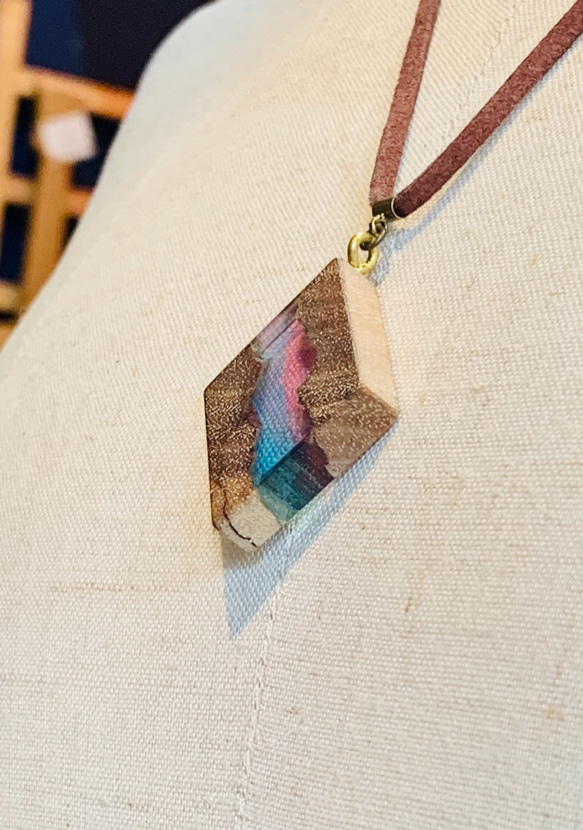 ウッドレジン　ネックレス 2枚目の画像