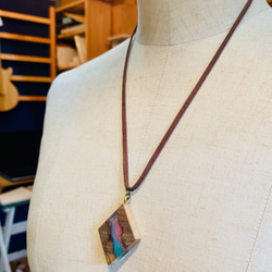 ウッドレジン　ネックレス 3枚目の画像