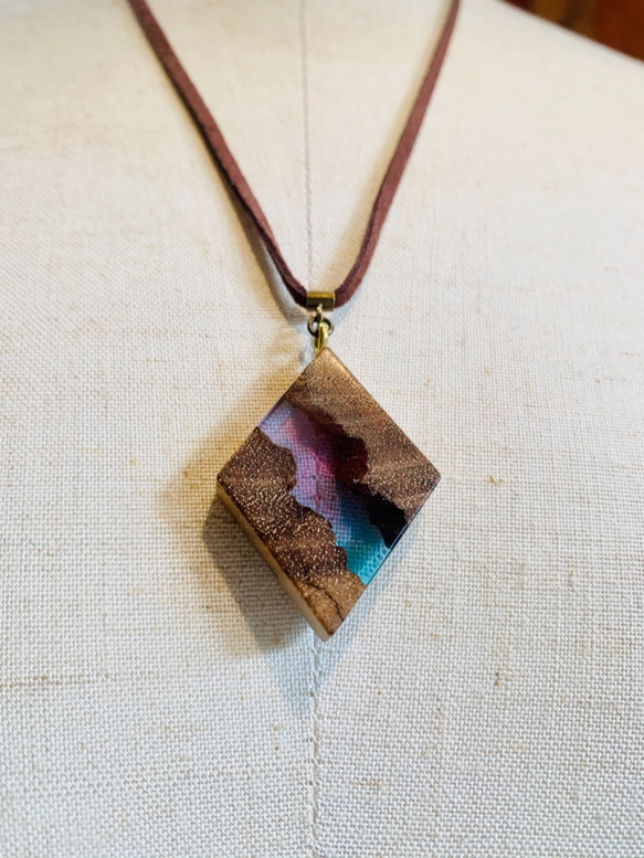 ウッドレジン　ネックレス 5枚目の画像