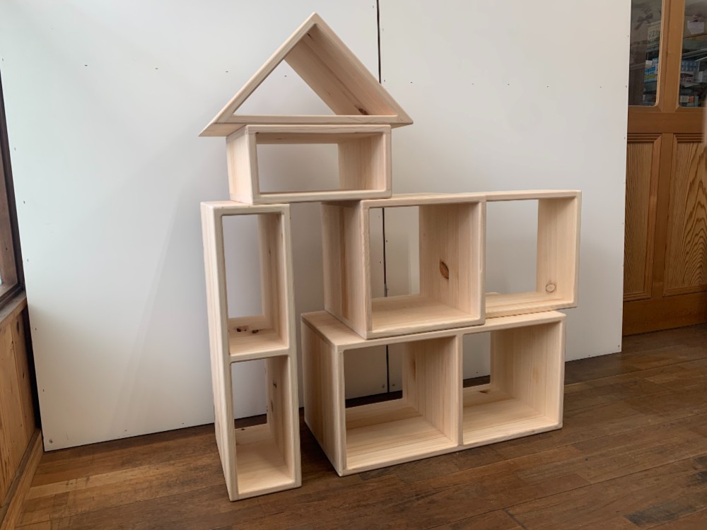 大きな積み木　組み合わせ自由なキューブシェルフ