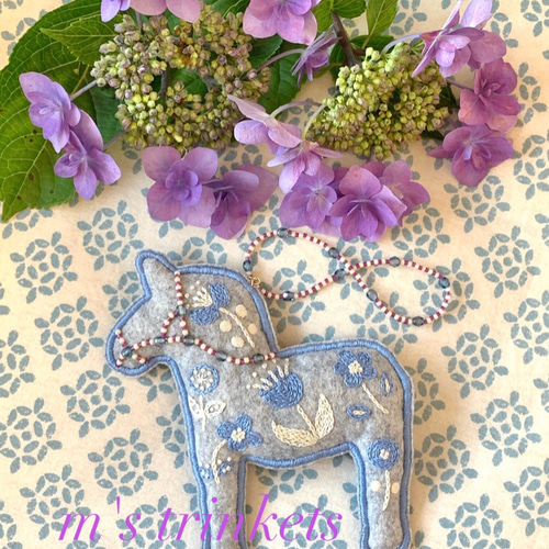 幸せを運ぶ馬 北欧のダーラナホース タペストリー・壁掛け リーテン