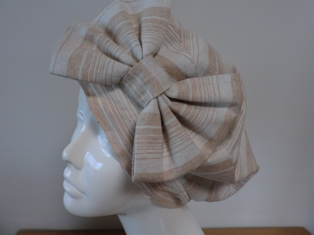 おしゃれな肌に優しい　ベレー帽　大きなリボン付き（着脱式）ベージュ系ストライプ