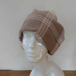 ふんわりやさしい暖かフリース帽子　チェック　ベージュ系 3枚目の画像