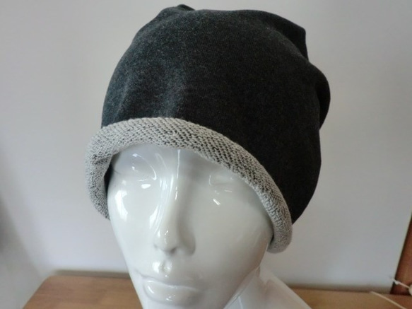 おしゃれな肌にやさしい綿帽子　杢糸　ダークグレー　ニットデニム調 2枚目の画像