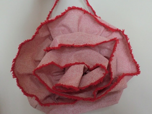 直立するトートバック薔薇のポーチ付き 4枚目の画像
