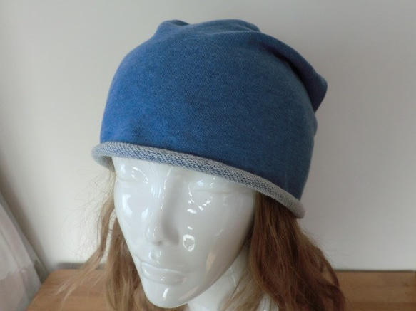 肌にやさしい綿帽子　杢糸ブルー　デニム調ニット 3枚目の画像
