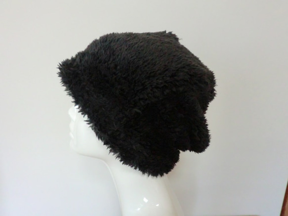 おしゃれな　ふわふわボアの暖か帽子　黒 1枚目の画像