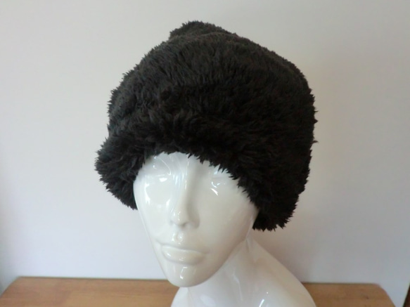 おしゃれな　ふわふわボアの暖か帽子　黒 2枚目の画像