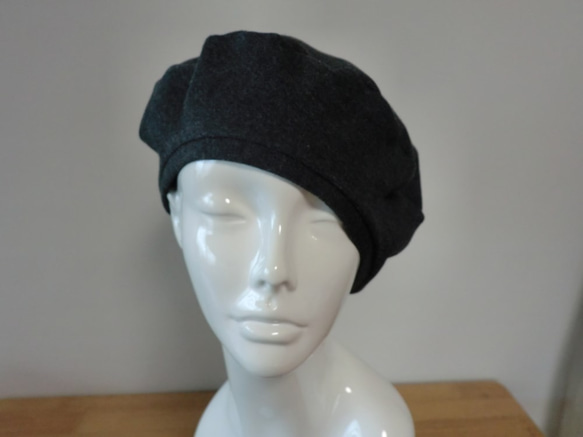 肌に優しい綿帽子　ベレー帽　杢糸　ダークグレー 2枚目の画像