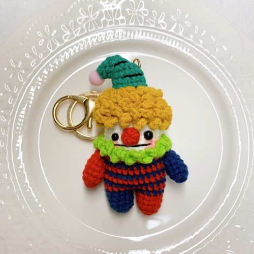 VietnamHandmade 手作あみぐるみ 帽子付きキャラクター ぬいぐるみ 現品限り】可愛い帽子付きピエロ かぎ針編みぬいぐるみ キーホルダー