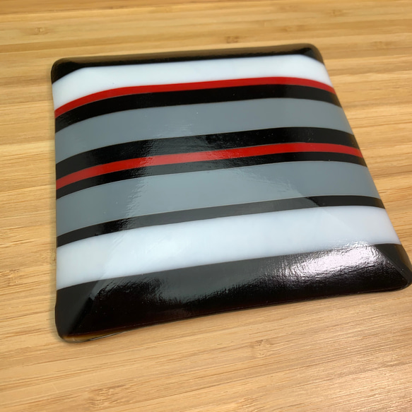 R フュージング ガラス 皿 ＊ じゃぽねすとらいぷ モノクロ 16cm 2枚目の画像
