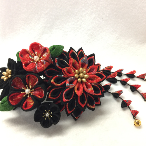 つまみ細工 コーム髪飾り～華音 黒 かんざし 花結月hanayuzuki 通販  