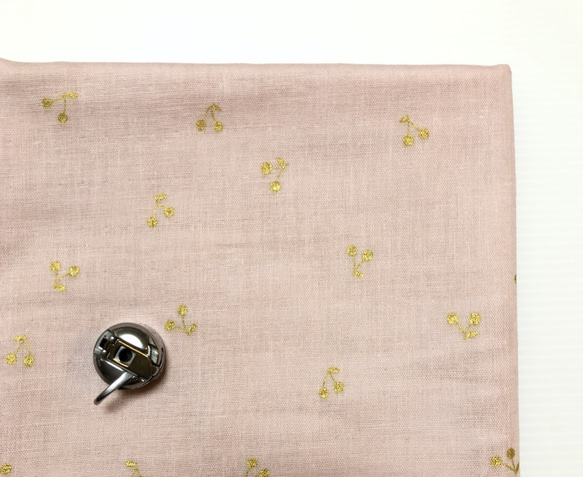 【HALLELU カットクロスセット】リバティ ベッツィベリー × ダブルガーゼ  ラメチェリー　ピンク系 4枚目の画像