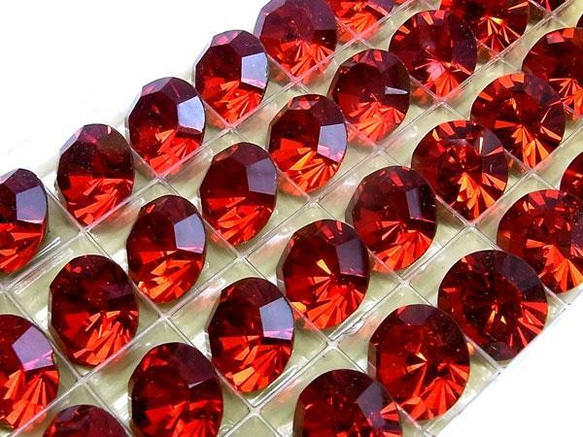 スワロフスキー art.1102 LIGHT SIAM ss65 ヴィンテージ スワロフスキー art.1102 LIGHT SIAM ss65 18個