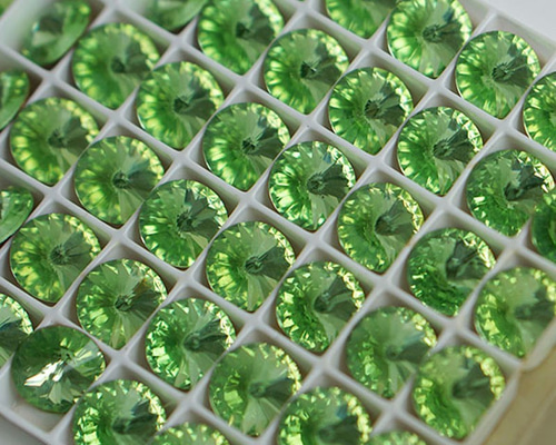 リボリスワロフスキー ヴィンテージ ヴィンテージ スワロフスキー art.1122 PERIDOT ss47 リボリ 18