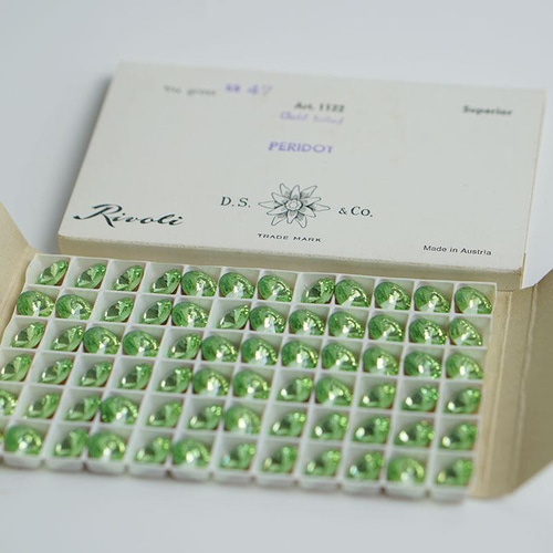 ヴィンテージ スワロフスキー art.1122 PERIDOT ss47 リボリ 18個 バラ