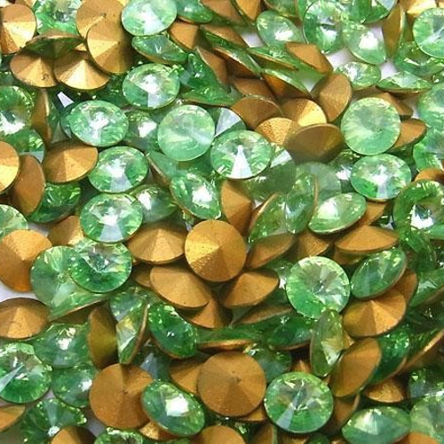 ヴィンテージ スワロフスキー art.1122 PERIDOT ss29 Rivoli 45