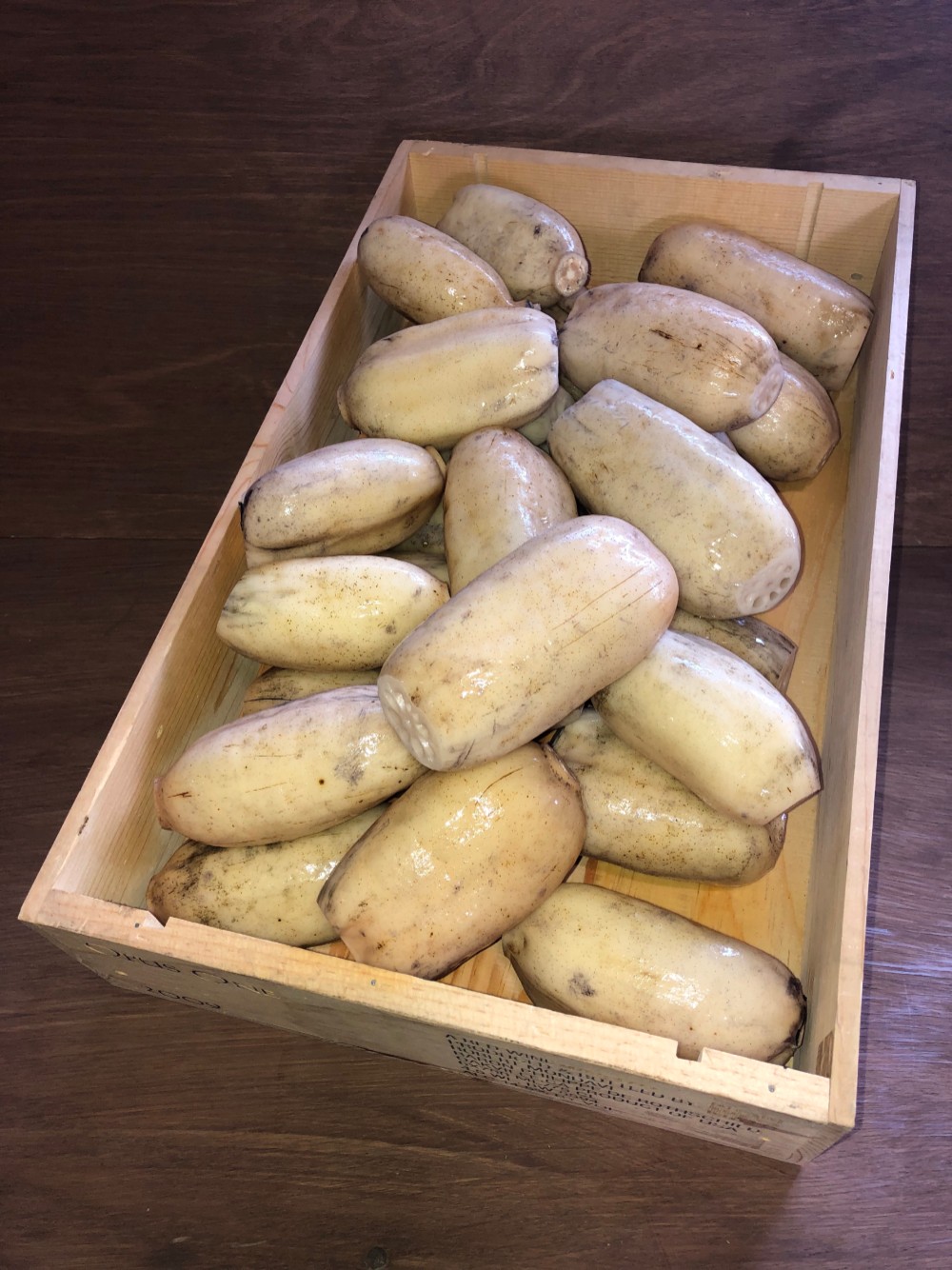 業務用　Ｌサイズ　【久保の蓮根】最高の鮮度で食べてみませんか？　大小バラ　８キロ　徳島県産