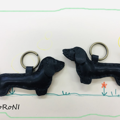 送料無料】 キーホルダー ダックスフンド ハンドメイド 革