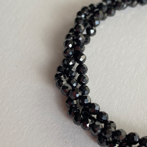 高品質モリオン（黒水晶）20粒 ラウンドカット2mm 穴あり 天然石 Baby