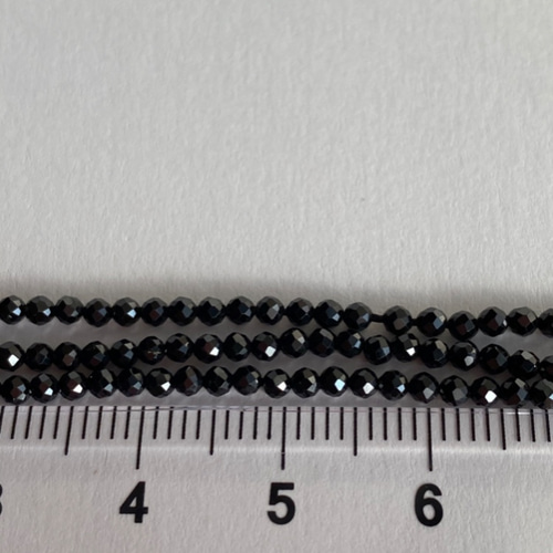 高品質モリオン（黒水晶）20粒 ラウンドカット2mm 穴あり 天然石 Baby