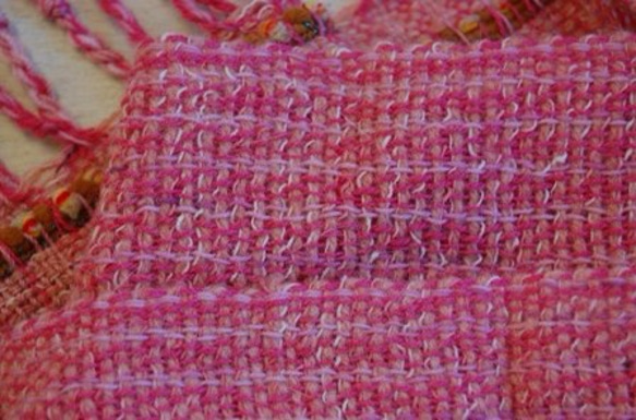 アンゴラウールとシルクのピンクのマフラー 5枚目の画像