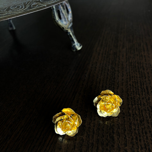 レトロな金の薔薇ピアス(アンティークゴールド/ローズ(バラ)) ピアス