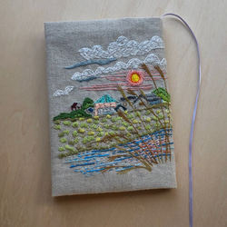 手刺繍ブックカバー『今日は夕焼け』*文庫本サイズ 1枚目の画像