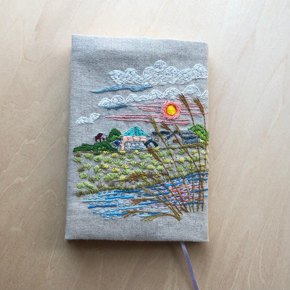 手刺繍ブックカバー『今日は夕焼け』*文庫本サイズ 6枚目の画像