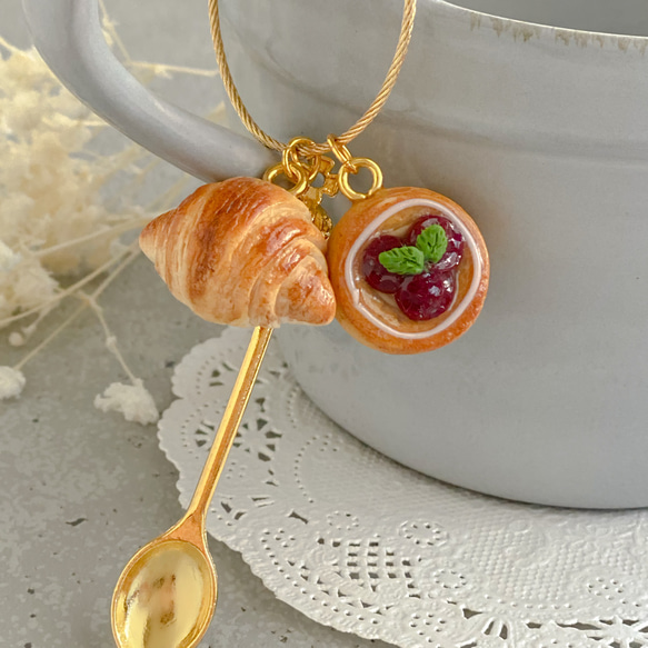クロワッサンとチェリーデニッシュのバッグチャーム バッグチャーム