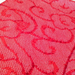 【正絹】綺麗な赤に椿模様の総絞り生地B　約34.5×約99ｃｍ　はぎれ　和布　古布 1枚目の画像