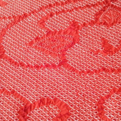 【正絹】綺麗な赤に椿模様の総絞り生地B　約34.5×約99ｃｍ　はぎれ　和布　古布 4枚目の画像