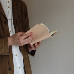 【再販】育てるヌメ革のブックカバー　「Book jacket (文庫本サイズ)」 1枚目の画像