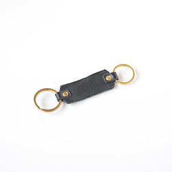 手に馴染む真鍮とレザーのキーリング 「Gitten keyring (black)」 2枚目の画像