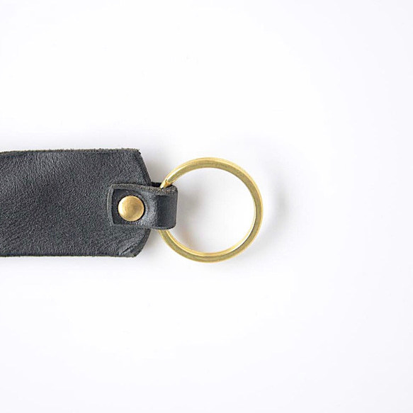 手に馴染む真鍮とレザーのキーリング 「Gitten keyring (black)」 4枚目の画像