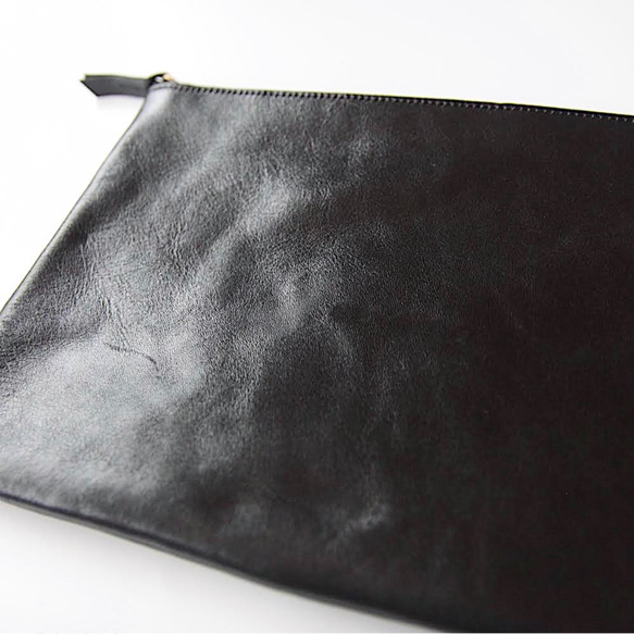 手に馴染むレザーポーチ　「Tha phae pouch Lサイズ (black)」 4枚目の画像