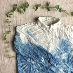 №21 秋に羽織りたい◉空雲(そらくも)シャツブラウス 正藍染 綿100% しわ加工 4枚目の画像