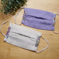 小花柄コットンガーゼ　プリーツマスク　レギュラーサイズ　紫 3枚目の画像