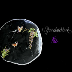 和柄の蝶が舞うガラス取り皿　藤 1枚目の画像