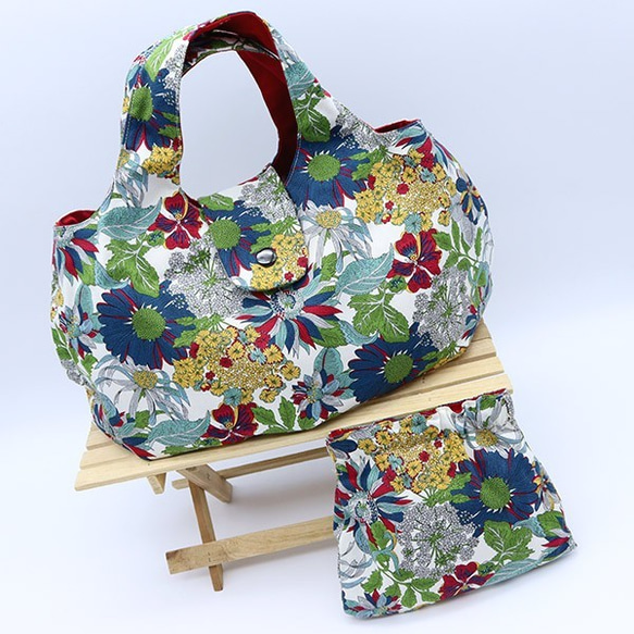 リバティ生地で作るまるいバッグとばねポーチセット handmade リバティ生地で作るまるいバッグとばねポーチセット handmade