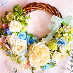 ＊Flower wreathe♡ホワイトローズ×ブルー系小花のリース♡アーティフィシャルフラワー♡27㎝×31㎝＊ 3枚目の画像