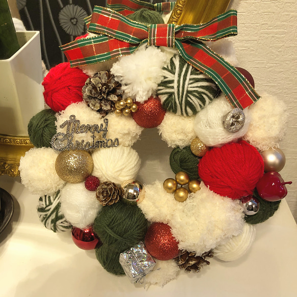 毛糸玉リース☆赤いキラキラ