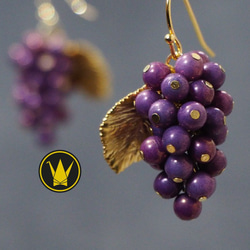 紫の豊作、季節の会釈。葡萄の房ピアス、樹脂ピアスに変更可、フルーツ、果物モチーフ 2枚目の画像