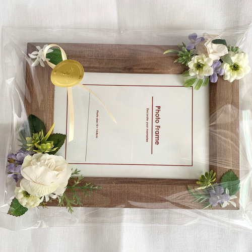 フラワーアレンジで飾ったフォトフレーム フォトフレーム・写真立て k