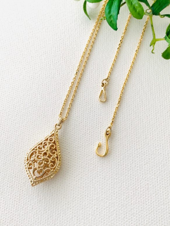 【Carving drop necklace】カーヴィングチャーム のネックレス  Creema限定 1枚目の画像