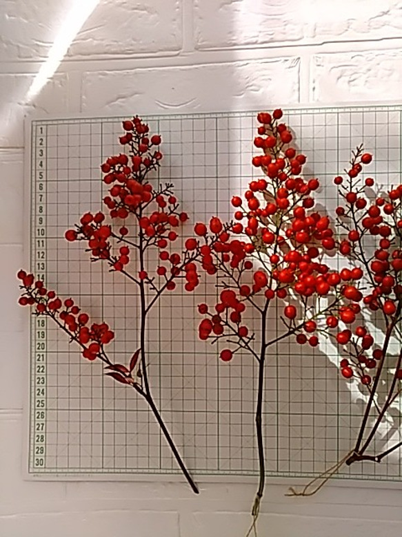 【予約中】色鮮やか『南天の実』自然素材　縁起もの　花材　クリスマス　正月飾り 4枚目の画像