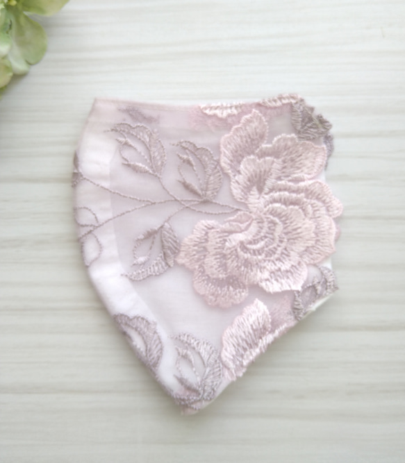 【送料込み】 不織布マスクカバー ラベンダー チュールレース 薔薇刺繍   肌に優しい　バラ 3枚目の画像