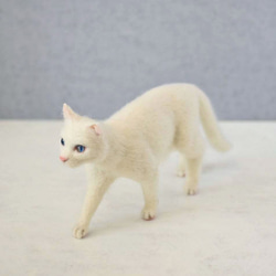 羊毛フェルト で作った白猫 1枚目の画像