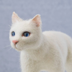 羊毛フェルト で作った白猫 2枚目の画像