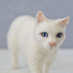羊毛フェルト で作った白猫 3枚目の画像
